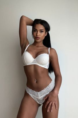 Carly г. Алмалыбак